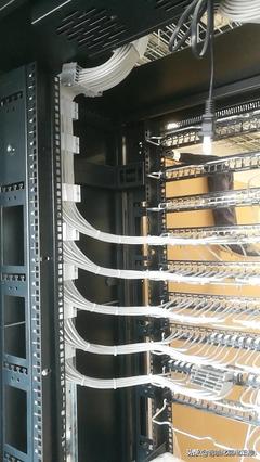 弱電工程機(jī)柜施工理線 哪個(gè)方案最佳？